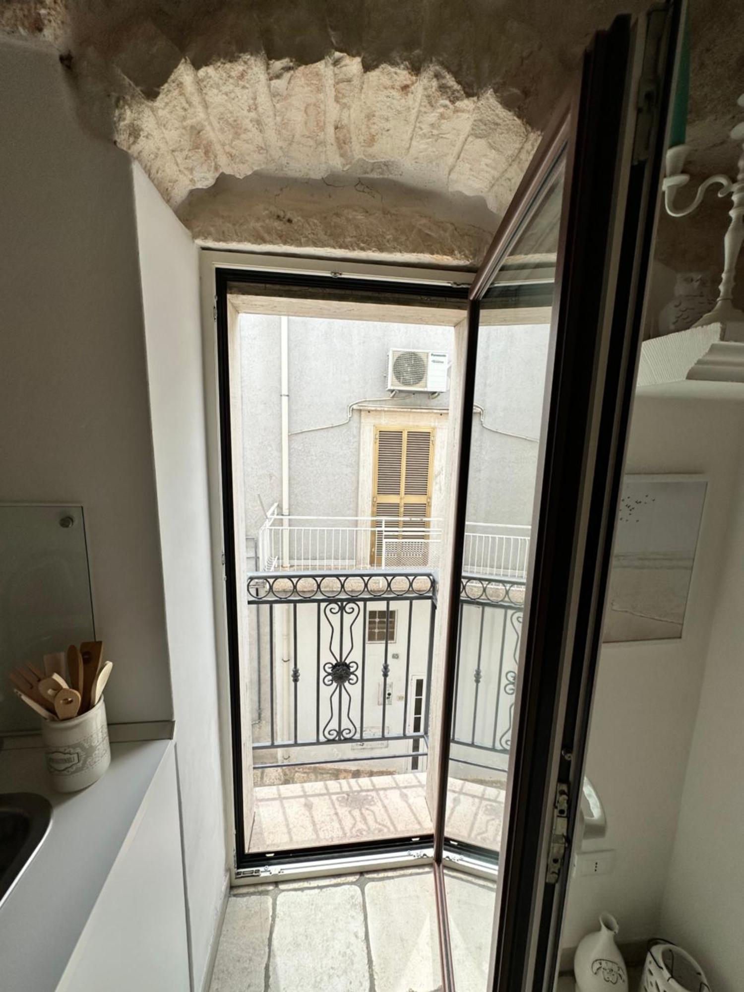 Casa Ficus Ostuni Con Terrazza Vista Mare Apartment ภายนอก รูปภาพ